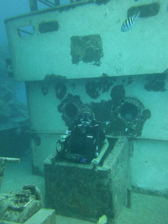 Explorando barco afundado no litoral sul de Bermuda